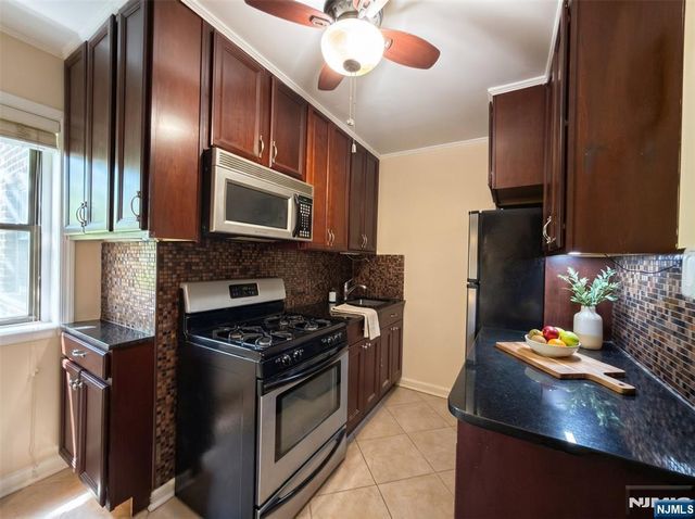 420 Fairview Avenue 1F, Fort Lee, NJ 07024