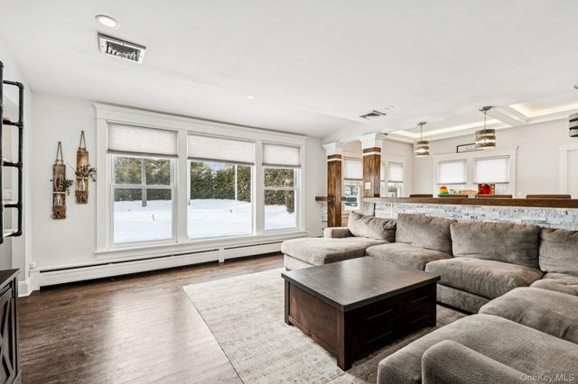 2 Oak Street, Smithtown, NY 11787