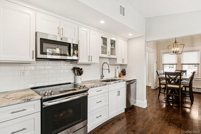 2 Oak Street, Smithtown, NY 11787