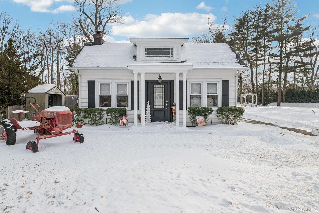 2 Oak Street, Smithtown, NY 11787