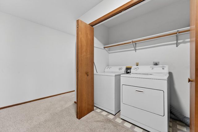 390 Dustin DRIVE, Brookfield, WI 53045