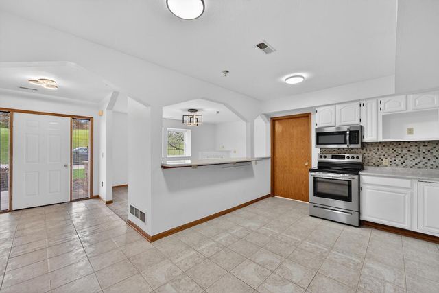 390 Dustin DRIVE, Brookfield, WI 53045