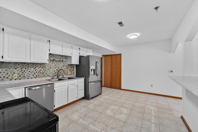 390 Dustin DRIVE, Brookfield, WI 53045