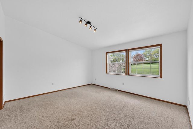 390 Dustin DRIVE, Brookfield, WI 53045