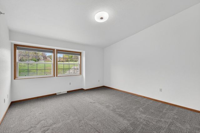 390 Dustin DRIVE, Brookfield, WI 53045