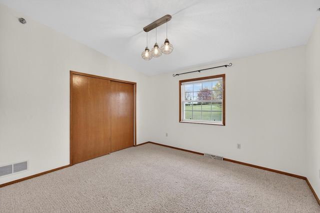 390 Dustin DRIVE, Brookfield, WI 53045