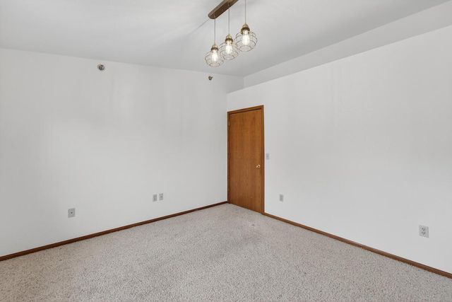 390 Dustin DRIVE, Brookfield, WI 53045