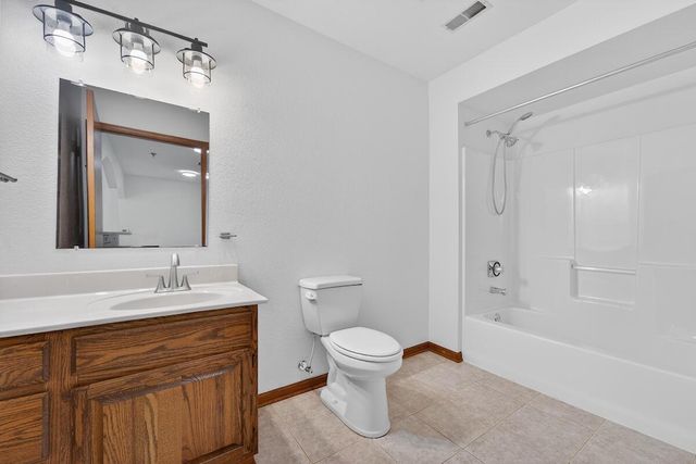390 Dustin DRIVE, Brookfield, WI 53045