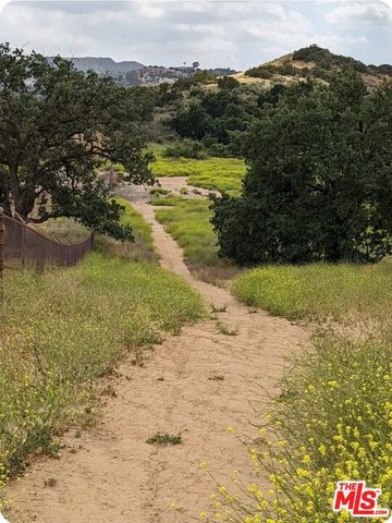 9204 Rowell Avenue, Chatsworth (los Angeles), CA 91311