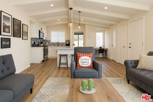 9204 Rowell Avenue, Chatsworth (los Angeles), CA 91311