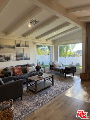 9204 Rowell Avenue, Chatsworth (los Angeles), CA 91311