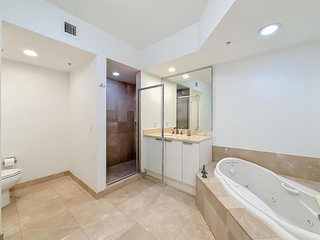 14951 Royal Oaks Lane 505, North Miami, FL 33181