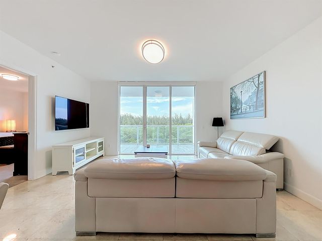 14951 Royal Oaks Lane 505, North Miami, FL 33181