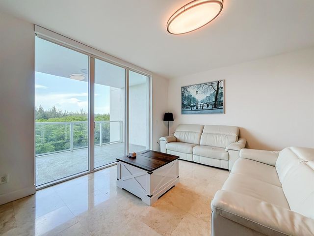 14951 Royal Oaks Lane 505, North Miami, FL 33181