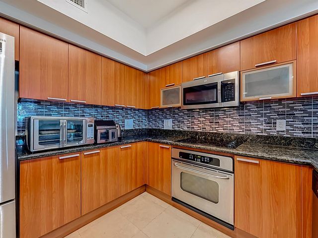 14951 Royal Oaks Lane 505, North Miami, FL 33181
