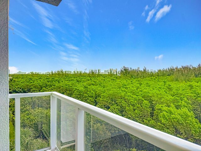 14951 Royal Oaks Lane 505, North Miami, FL 33181