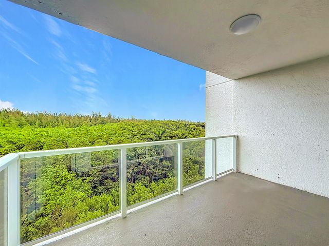 14951 Royal Oaks Lane 505, North Miami, FL 33181