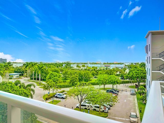 14951 Royal Oaks Lane 505, North Miami, FL 33181