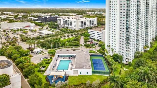 14951 Royal Oaks Lane 505, North Miami, FL 33181