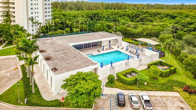 14951 Royal Oaks Lane 505, North Miami, FL 33181