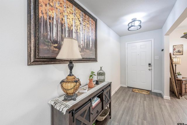 1101 Ripplewood, Chandler, TX 75758