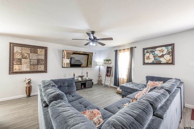 1101 Ripplewood, Chandler, TX 75758