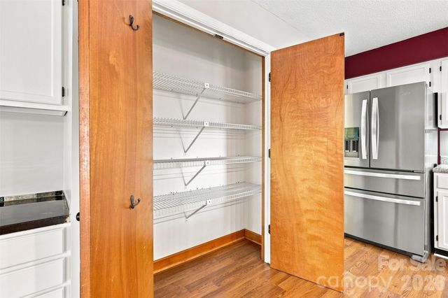 14301 Harbor Estate Road, Charlotte, NC 28278