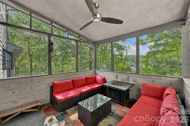 14301 Harbor Estate Road, Charlotte, NC 28278