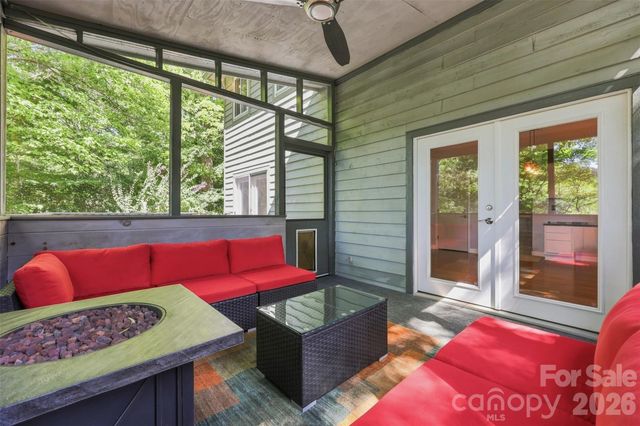 14301 Harbor Estate Road, Charlotte, NC 28278
