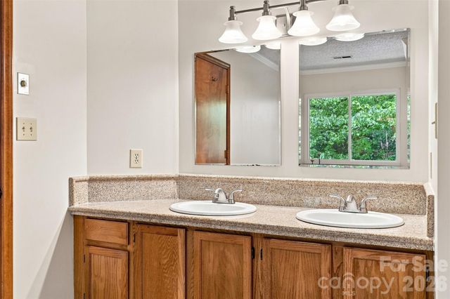 14301 Harbor Estate Road, Charlotte, NC 28278