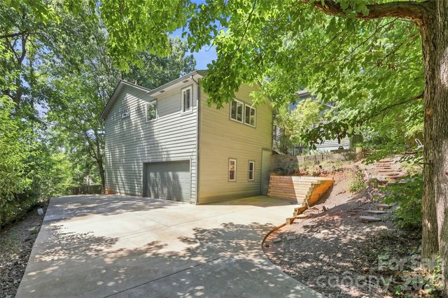 14301 Harbor Estate Road, Charlotte, NC 28278