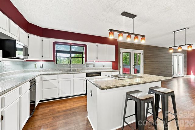 14301 Harbor Estate Road, Charlotte, NC 28278