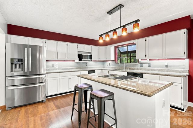 14301 Harbor Estate Road, Charlotte, NC 28278
