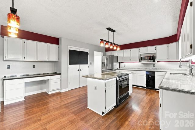 14301 Harbor Estate Road, Charlotte, NC 28278