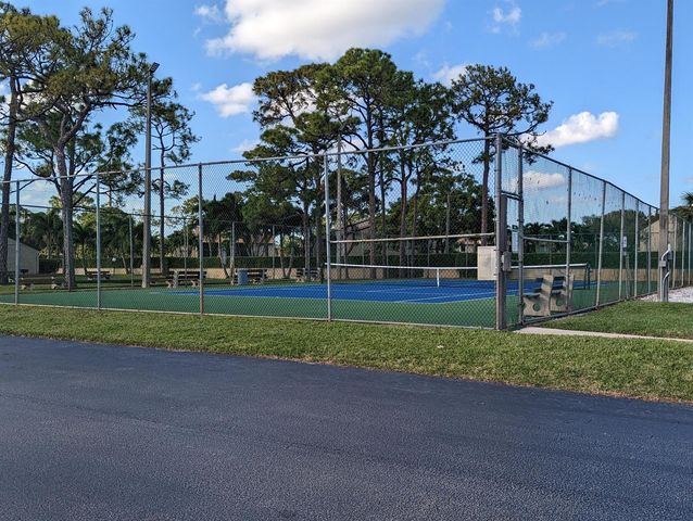 702 Sunny Pine Way G1, Greenacres, FL 33415