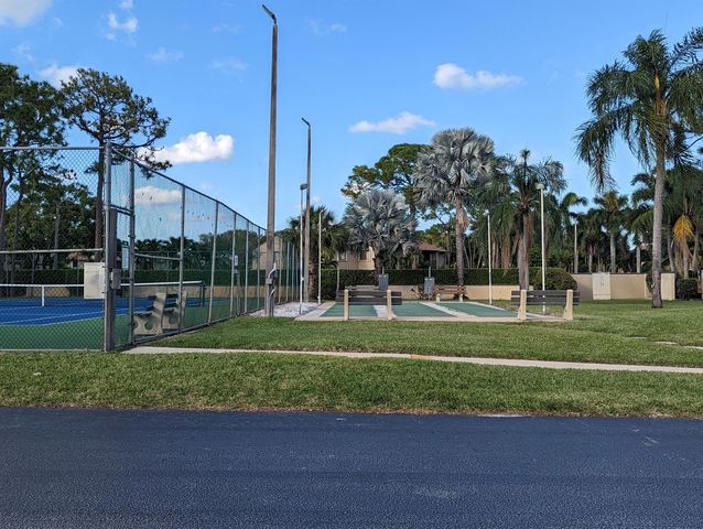 702 Sunny Pine Way G1, Greenacres, FL 33415