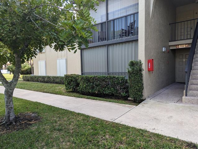 702 Sunny Pine Way G1, Greenacres, FL 33415