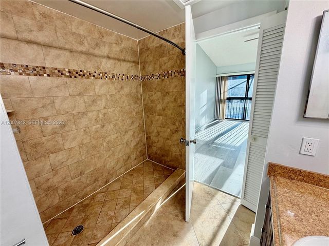 4403 SW 70th Ter 4403, Davie, FL 33314