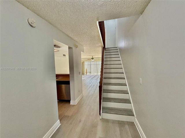 4403 SW 70th Ter 4403, Davie, FL 33314