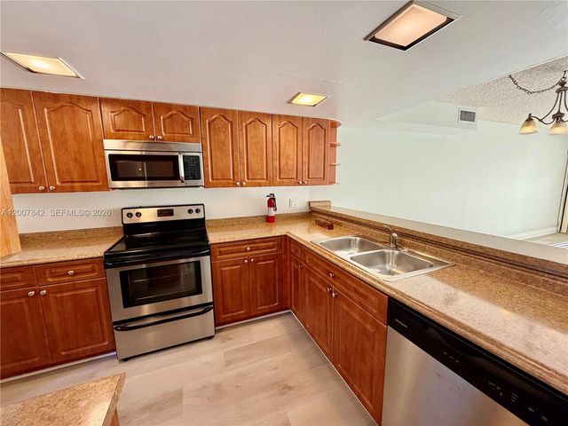 4403 SW 70th Ter 4403, Davie, FL 33314