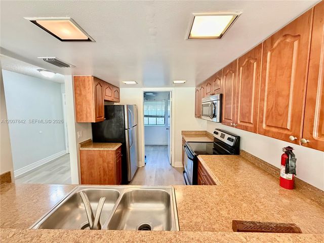 4403 SW 70th Ter 4403, Davie, FL 33314