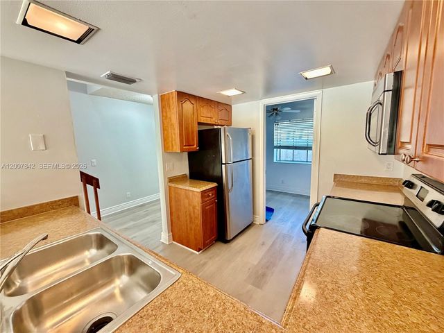 4403 SW 70th Ter 4403, Davie, FL 33314