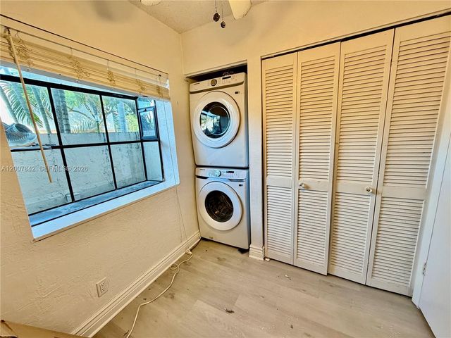 4403 SW 70th Ter 4403, Davie, FL 33314