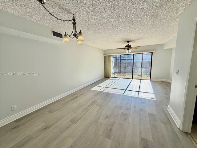 4403 SW 70th Ter 4403, Davie, FL 33314