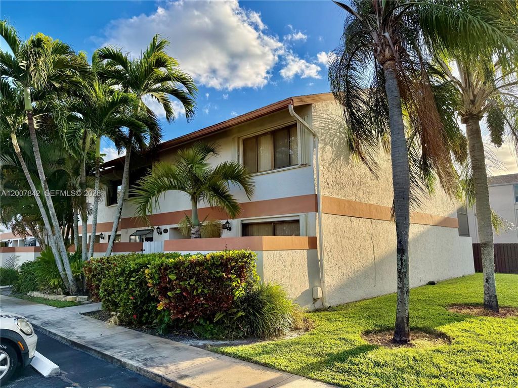 4403 SW 70th Ter 4403, Davie, FL 33314
