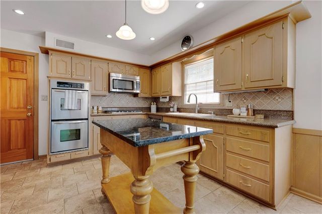 10339 Sagamore Road, Leawood, KS 66206