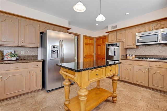 10339 Sagamore Road, Leawood, KS 66206