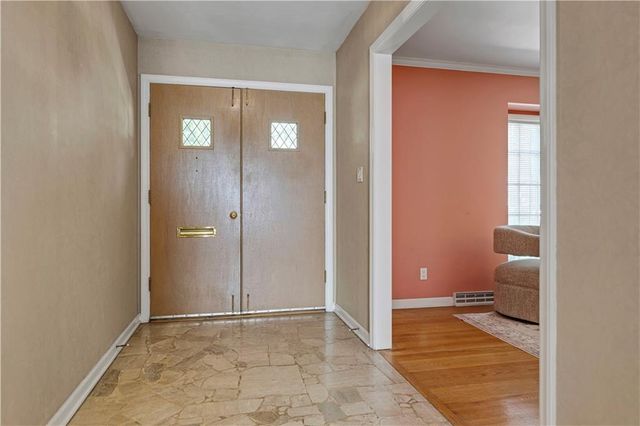 10339 Sagamore Road, Leawood, KS 66206