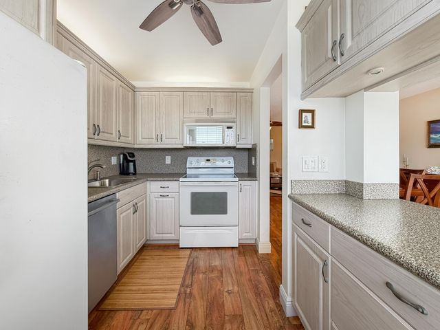 8 Colonial Club Drive 303, Boynton Beach, FL 33435