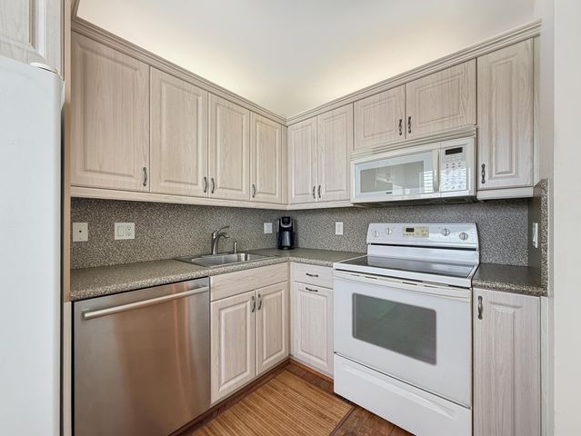8 Colonial Club Drive 303, Boynton Beach, FL 33435